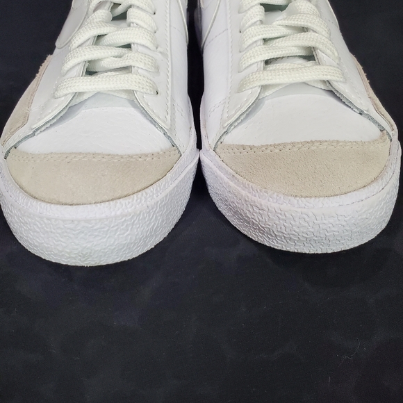 Nike Blazer Low '77 ' White Flat Pewter' DA4074-110 5.5Y Boys Only Tried On - Picture 8 of 13